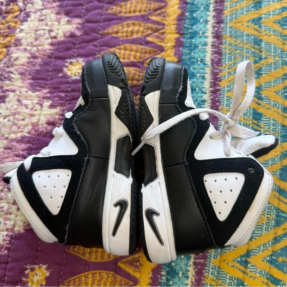 Vintage Y2K Black and White Nike Kids High Top Sneakers Size 7C Toddler